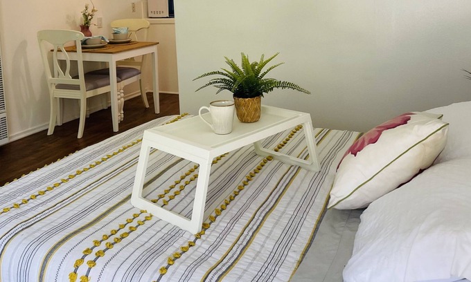 Gardena Apartment | Lovely studio in the heart of gardena..