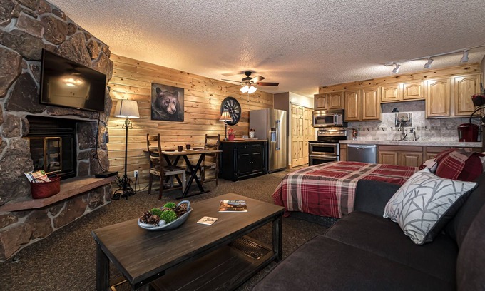 Granby Apartment | Lovely Studio with Pond and Mountain Views!