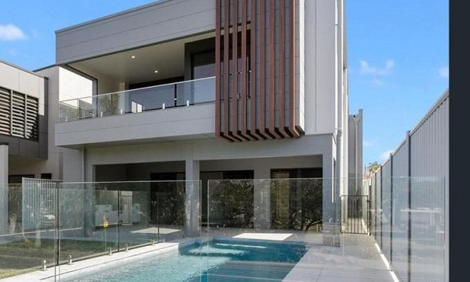 Pialba Apartment | Lovely Upstairs Apartment with Ocean Views