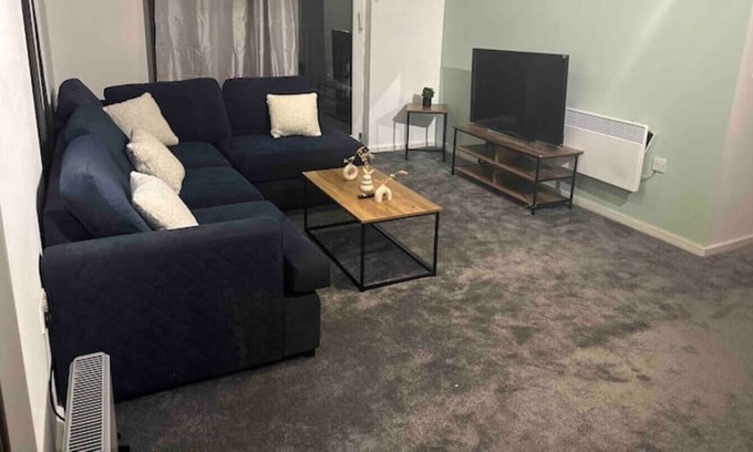 Clayton Apartment | Lovely2Bed Flat close to central & Etihad stadium