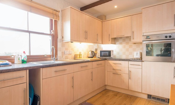 Kilgetty House | Loveston School Cottage, Holiday Home Loveston, Sleeps 5, 3 bedrooms, bathrooms