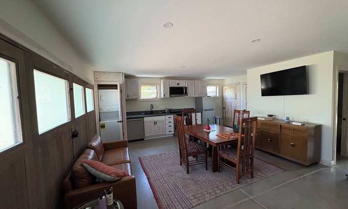 Newlands House | Lovingly Designed Carriage House abutting the foothills in coveted Newlands.