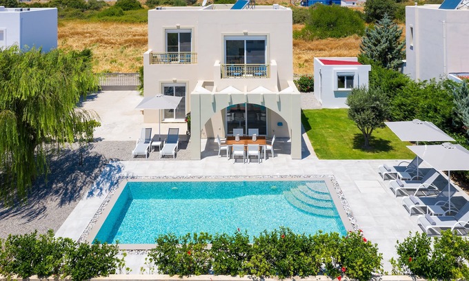 Gennadi House | Lovingly furnished house in a quiet location with heated pool and sea views