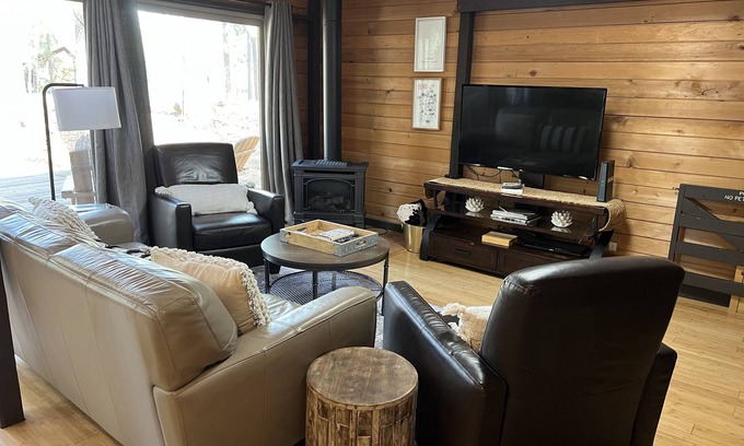 Sunriver Cabin | Low Summer Rates! 2 Bed 2 bath + Loft Dog Friendly 6 Unlimited SHARC Passes