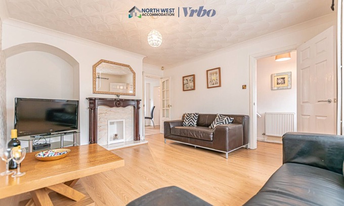 Lowton House | Lowton Spacious 4BR House | Ideal for Long Stays | Contractors &Families Welcome