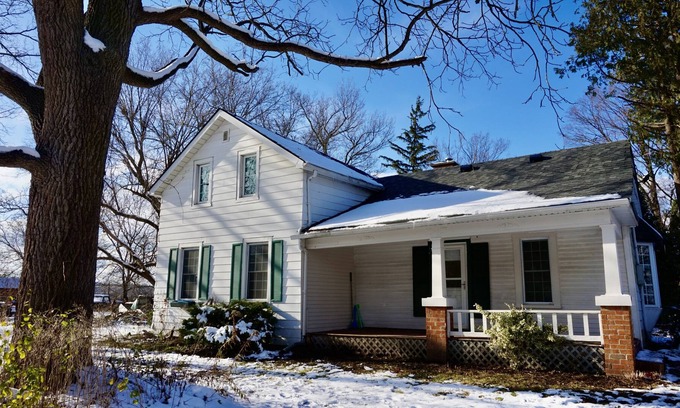 Halton Regional Municipality Cottage | Lowville cottage