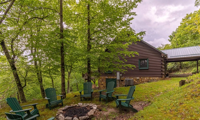 Banner Elk Cabin | Lucky Bear Cabin - Views! Plus firepit, new furnishings, and a hot tub!
