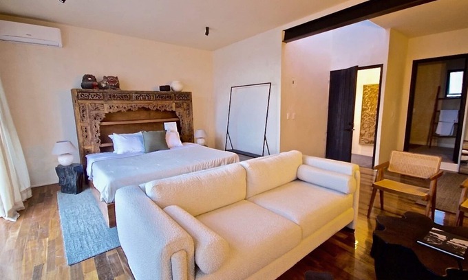 Downtown Queretaro Hotel | Lujosa Suite con terraza en la mejor calle de Qro.