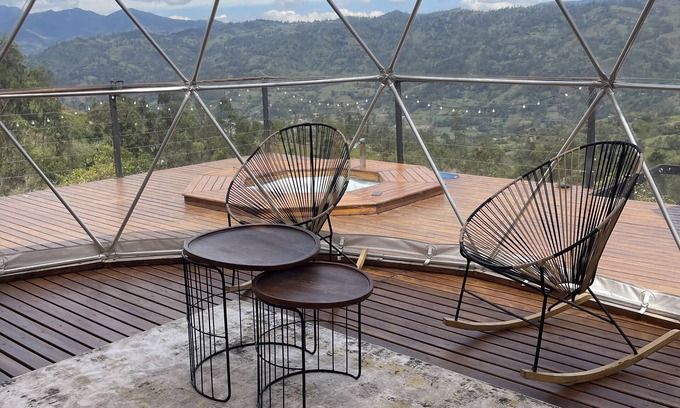 Junin Villa | Lujoso Glamping Domo con Jacuzzi y Vista a las Montañanas