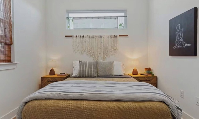 Montopolis House | Luna House ° 3 Min from Airport ° Easy Stay