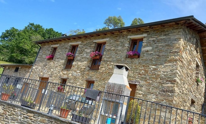 San Tirso de Abres Apartment | Lunaymedia Summary: T