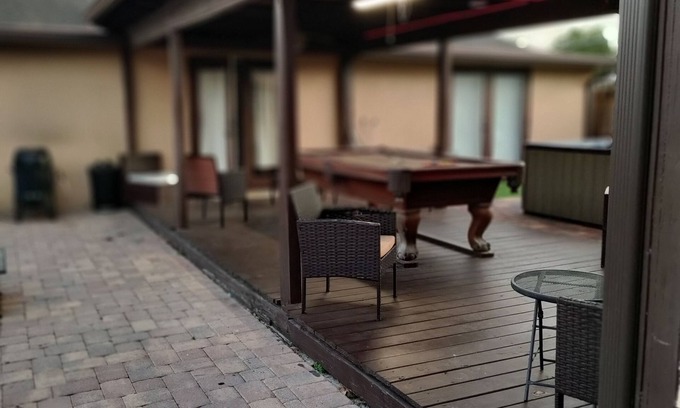 Lutz House | Lutz Lake Resort Style House