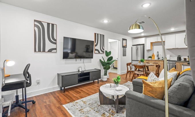 Old East Dallas Apartment | Lux 1 Bed Suite by DT w/Expresso Bar, Laundry & Workspace n- DM for short stays