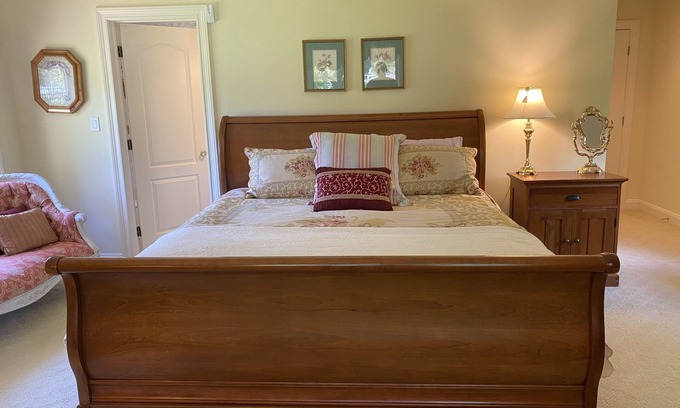 Middleville House | Lux 1 bedroom with private en-suite bathroom - Rm A