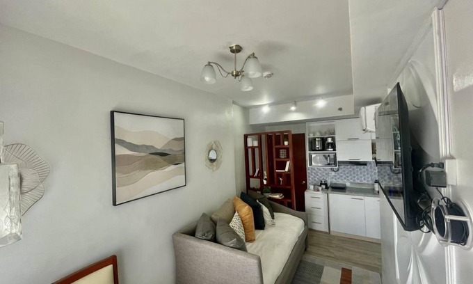 Bantud Hacienda Condo | Lux 1BDM Exec Condo w Balcony, Mesavirre Bacolod