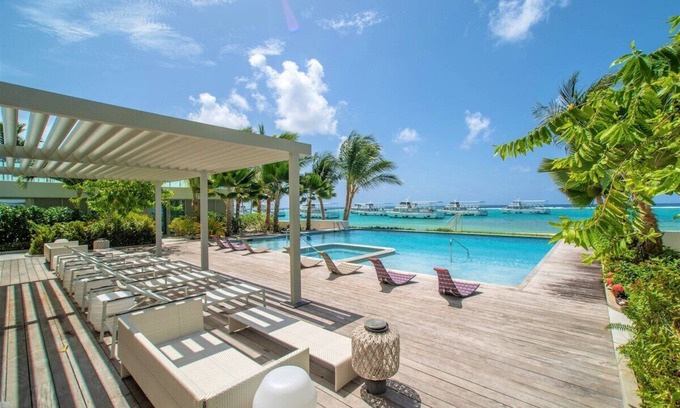 South Sound Villa | Lux 3 Bed Beachfront Villa w/Infinity Pool + Gym