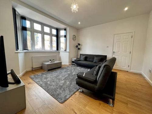 Nuneaton Apartment | Lux Apartment Nuneaton with Gated, Private Parking