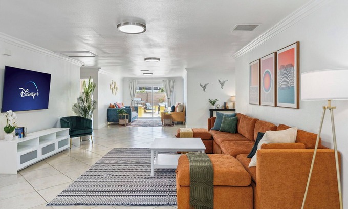 Southwest Anaheim House | Lux spacious 5BD house with Hot tub, Wi-Fi, AC, and games in brilliant Anaheim