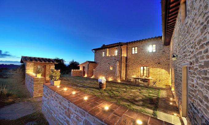 Civitella in Val di Chiana Villa | Lux Stone Villa saltwater Pool near Siena