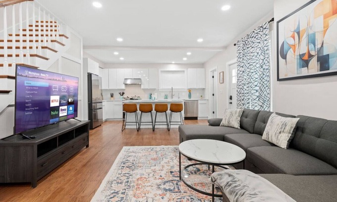 Lower Allston Apartment | Luxe 3BR | Free Parking | Harvard/BU | ROKU TV