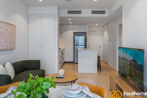 Brisbane Central Business District Apartment | Luxe City Escape at QWR Pool Casino River Views