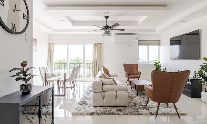 Barbican Apartment | Luxe City Oasis 2bdrm apt in Kingston w/AC, WiFi, Gym and Rooftop Pool