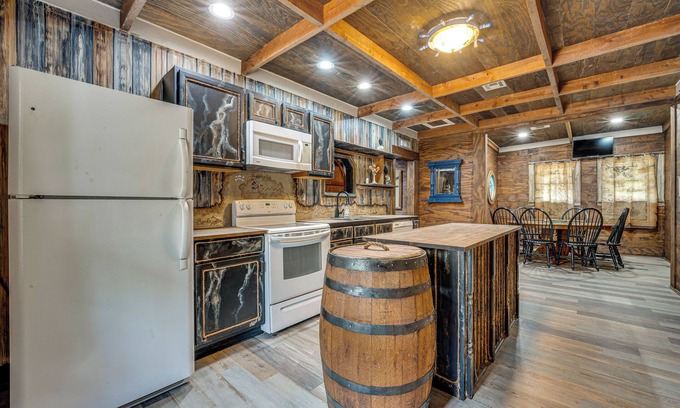 Highland Park Villa | Luxe Lake Wales Villa: 'The Orlando Dragon Castle'