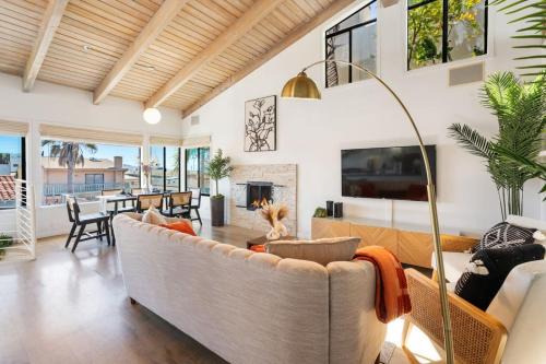The Strand House | Luxe Manhattan Beach Retreat