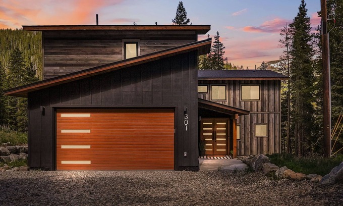 Breckenridge House | Luxe Mountain Getaway | 30+ Day Stays Only