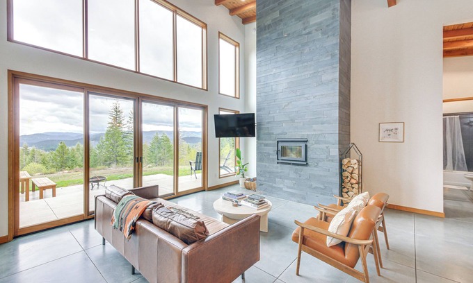 Priest River House | Luxe Mtn-View Escape 5 Mi to Dtwn Priest River!