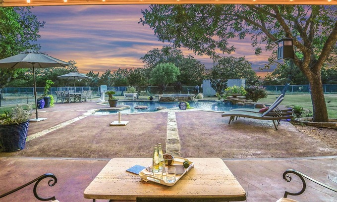 Cedar Park House | Luxe Ranch-Vibe Retreat - Heated 2-Level Pool+ Spa -20 minutes to Austin & Lakes