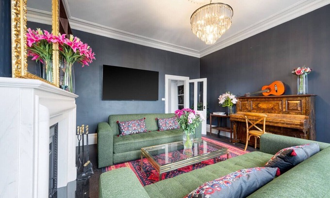 Carlton North Apartment | Luxe Stylish Two Level Apartment I Rooftop Terrace