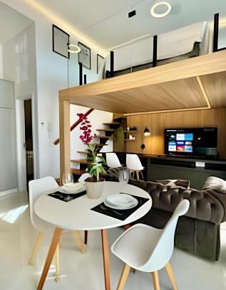Hugo Lange Apartment | Luxuoso Loft com Garagem, Ar cond. Jacuzzi e Wifi