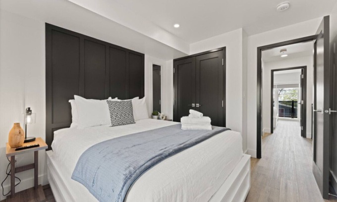 Leamington Apartment | Luxurious 171-11 Condos with Magnificent Lakeviews