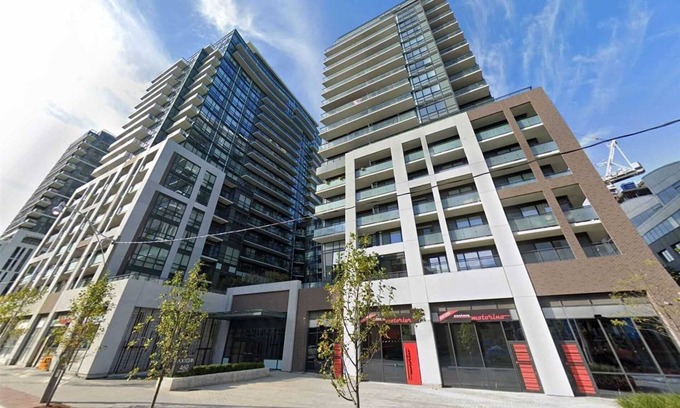 Old Town Condo | Luxurious 1DB Condo Minutes Away From The CN Tower
