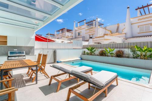 Ameijeira House | Luxurious 3 BDR House With Pool & BBQ by LovelyStay