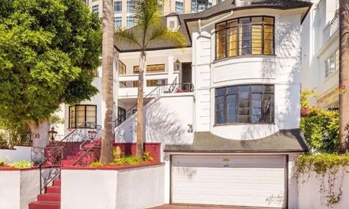 Westwood House | Luxurious 3-Bedroom Westwood Gem