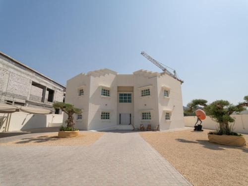 Sheikh Zayed Road Villa | Luxurious 4 BDR Villa In Umm Al Sheif