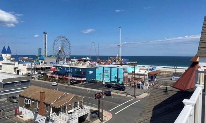 Seaside Heights House | Luxurious 4BR Townhouse w/Rooftop Deck & Pool