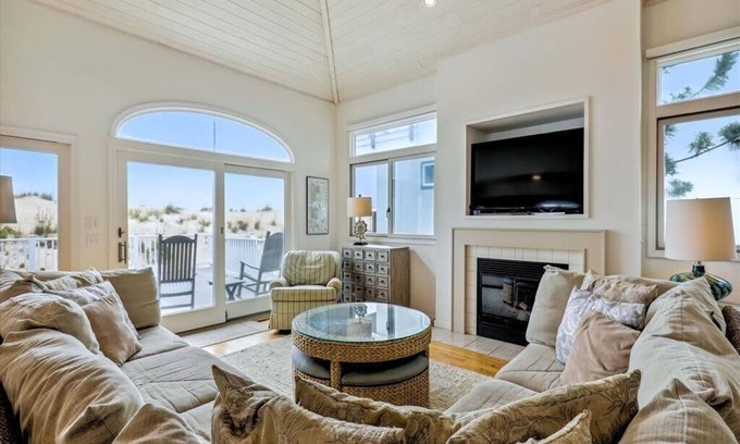Sussex County House | Luxurious 5-Bedroom Oceanfront Home in Fenwick
