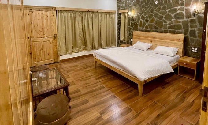 Khaprar Resort | Luxurious 5-bedroom Homestay with heater, WiFi in delightful Chaukhuta