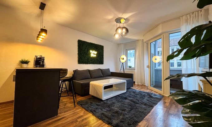Bielefeld Apartment | Luxurious Apartment in City-Center with Balcony, Free Parking