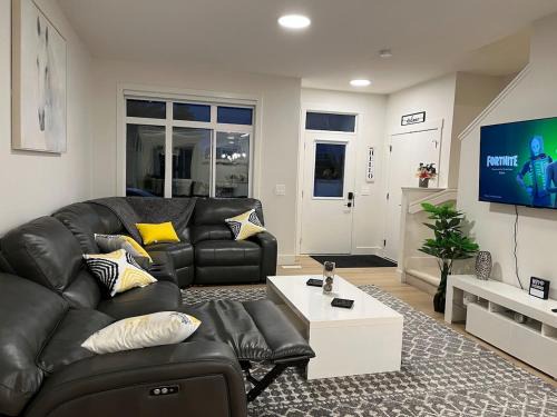 Southwest Edmonton House | Luxurious, Centrally Located Home in Cavanagh