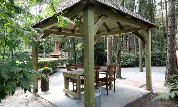 Oud-Turnhout Ski Chalet | Luxurious Chalet in Oud-Turnhout with Large Garden