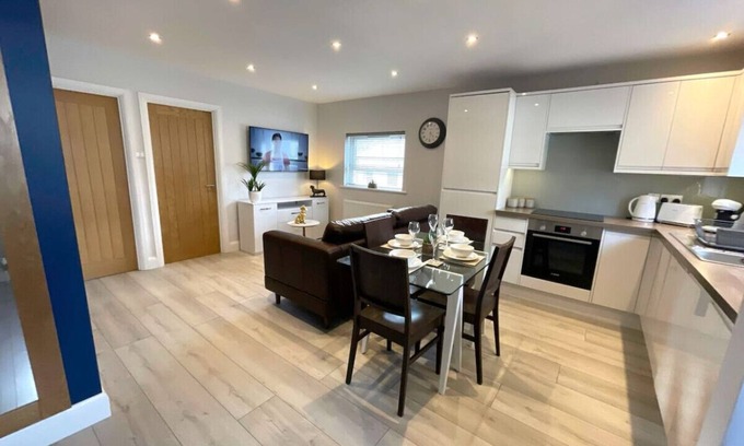 Mill Road Apartment | Luxurious City apartment - short walk from station