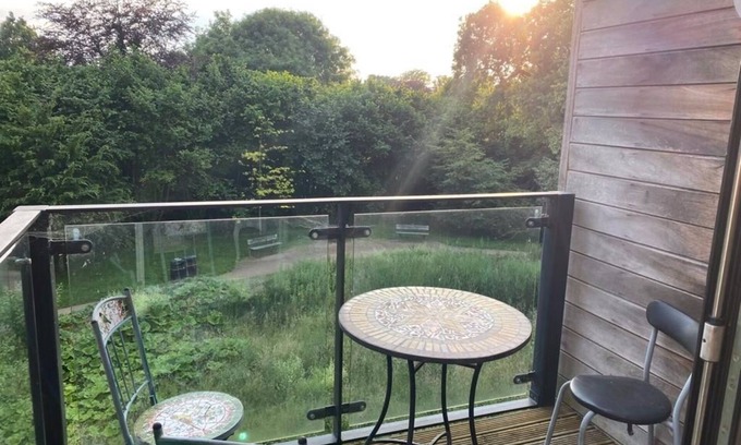 Cambridge House | Luxurious City Centre Kingfisher Apartment