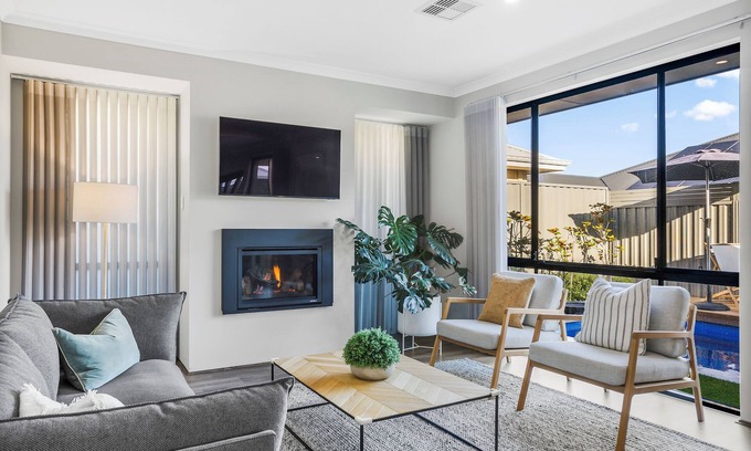 Eglinton House | Luxurious coastal retreat 1km from the beach