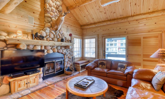 Mammoth Lakes Condo | Luxurious condo with a fireplace & shared washer/dryer, pool, hot tub, & sauna