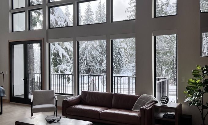 Hyak Cabin | Luxurious getaway w/spacious sauna, 7-person hot tub, 2 master suites, scenic v