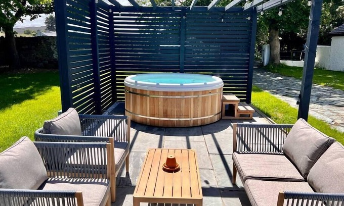 Amlwch House | Luxurious Manor House with Sea Views